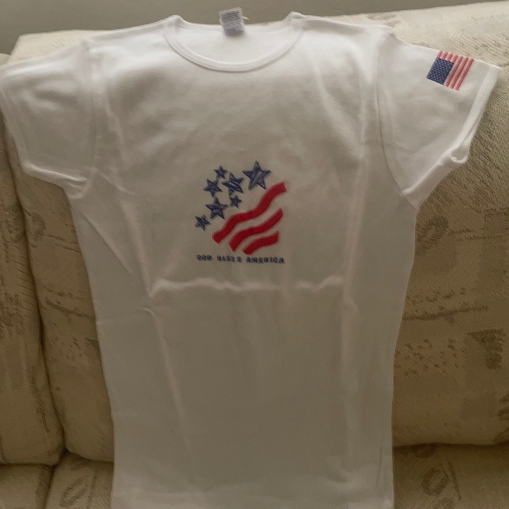 NWOT “BELLA” size Small short sleeve T-Shirt 100% cotton